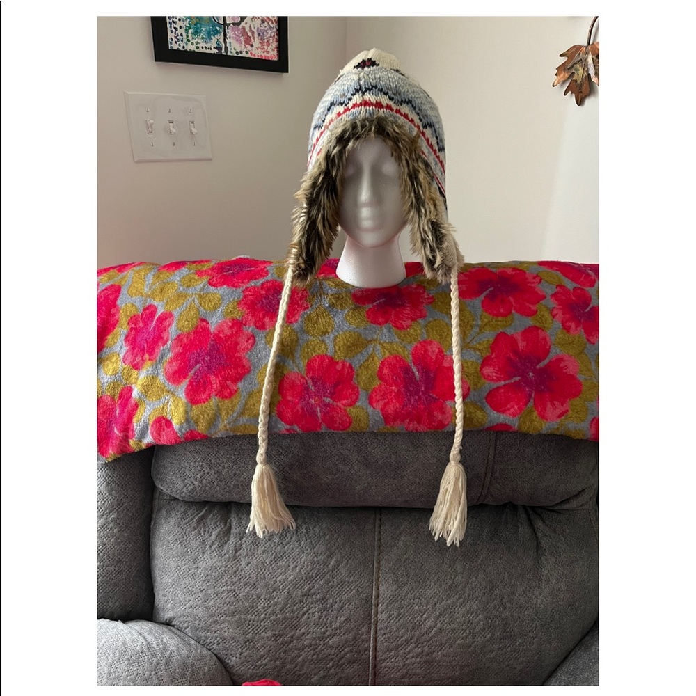 Cozy winter hat by aerie